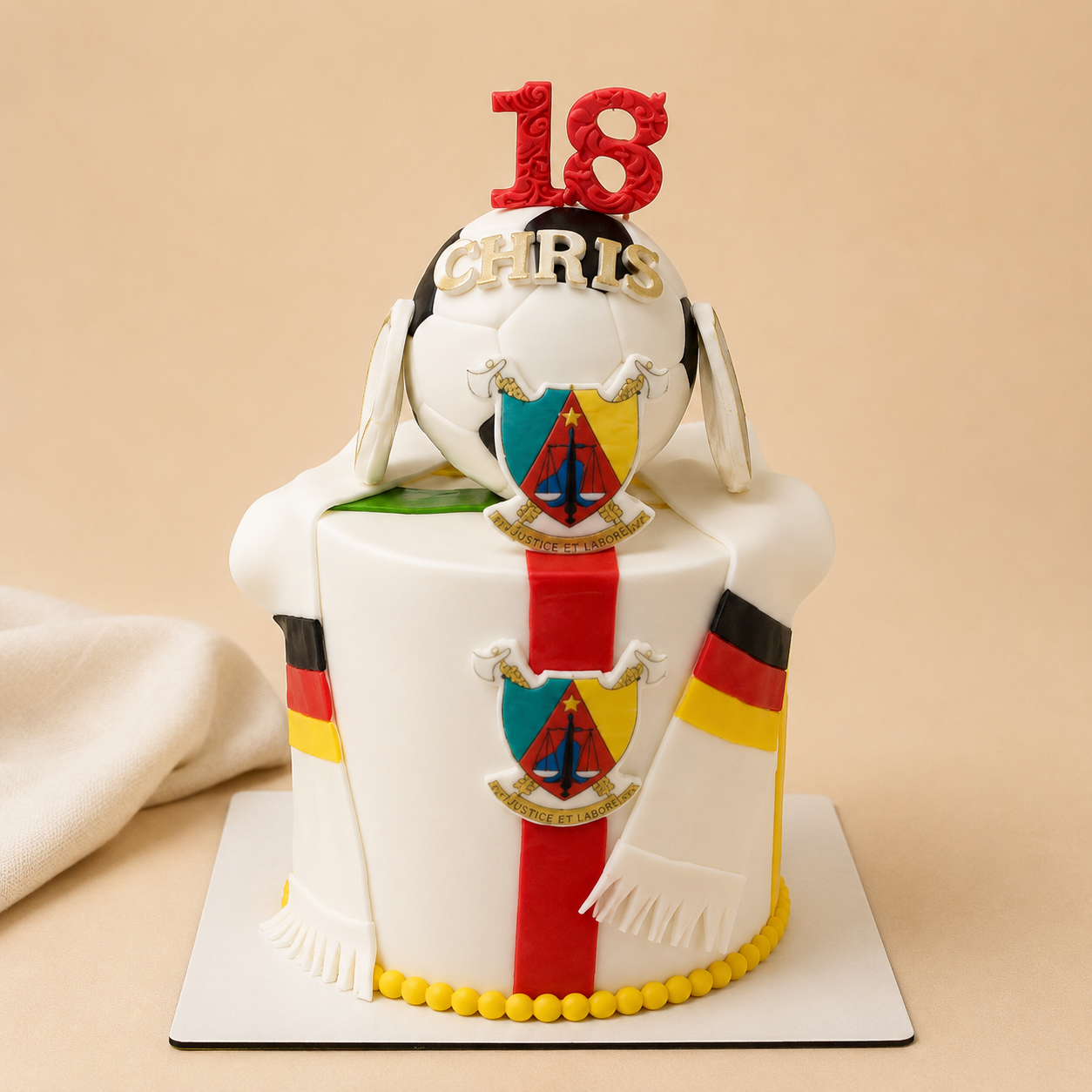 Fußball-Geburtstagstorte „Champion" mit Fondant