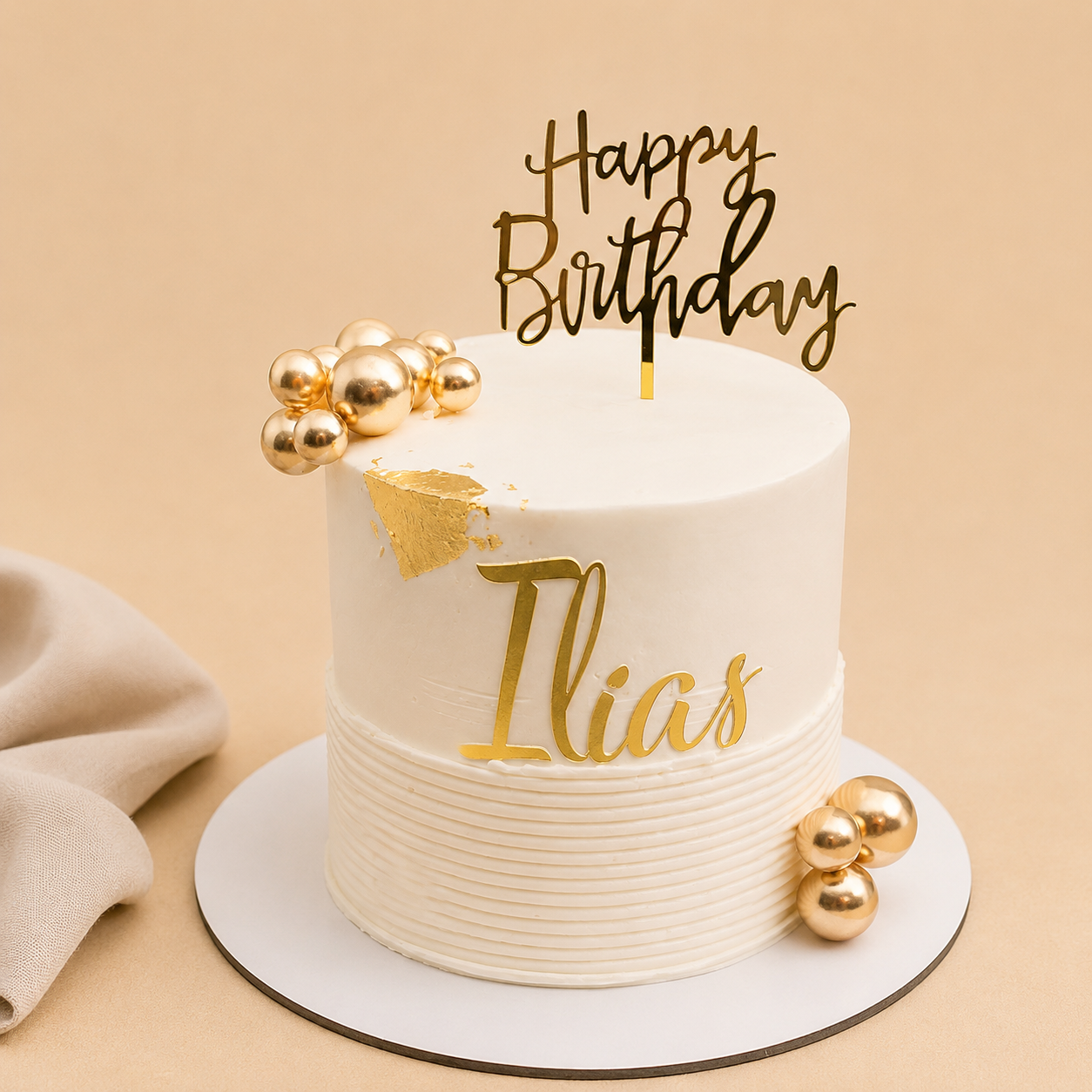 White & Gold Cake – Zeitlose Eleganz