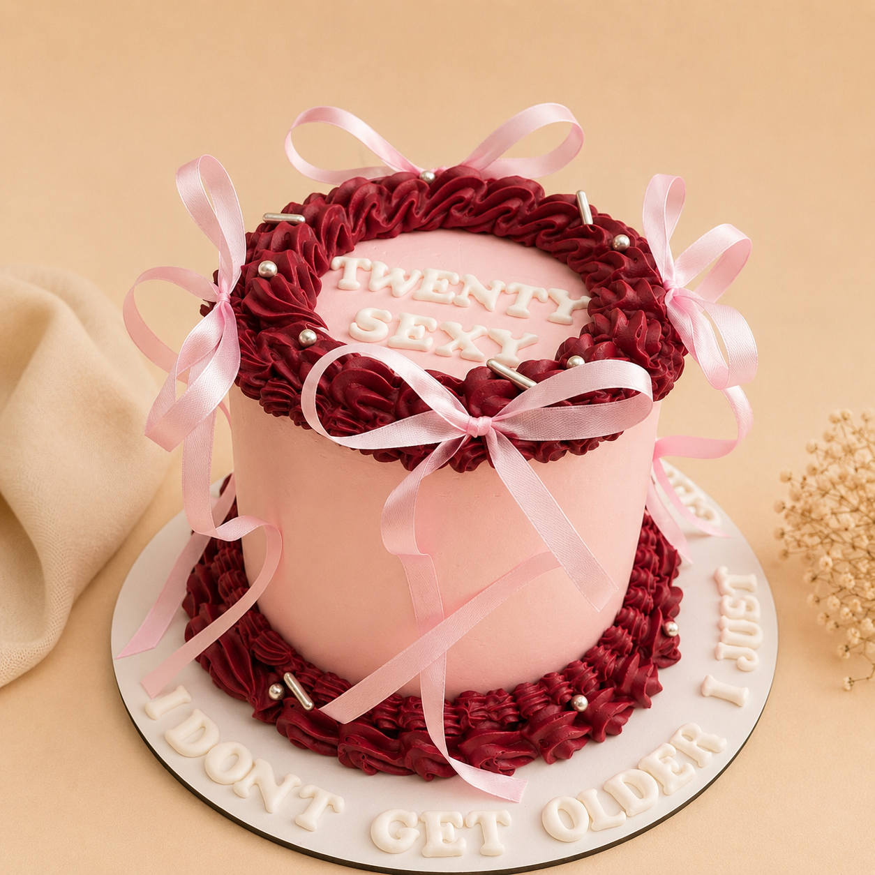 Vintage Bow Cake „Twenty Sexy"
